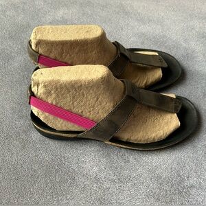 Keen Women's Sandals in Black and Pink